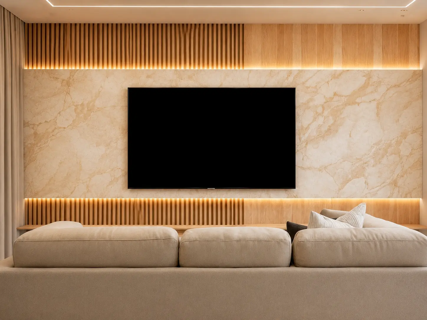 Painel de televisão em madeira natural com iluminação indireta, integrado num projeto contemporâneo de design de interiores residencial.